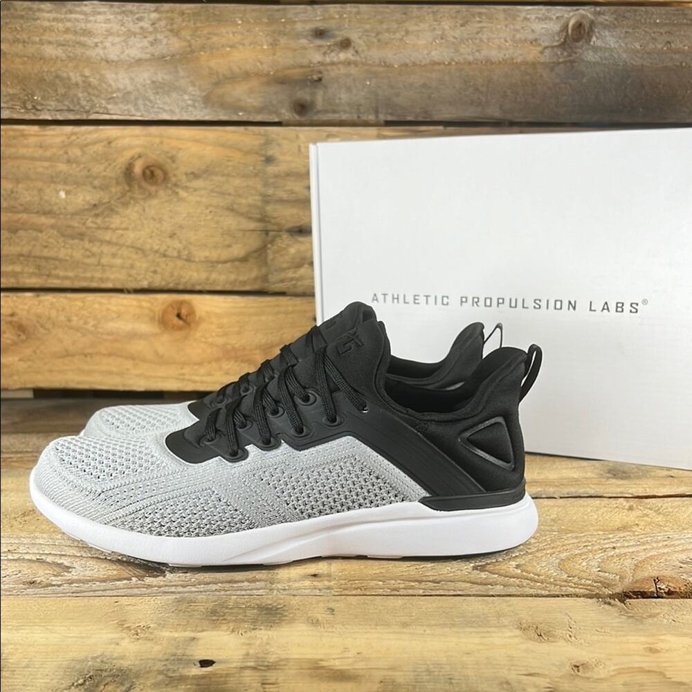 APL Men's Techloom Tracer Sneakers - Black/Cement/White - 7 - New in box